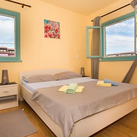 Gina Apartment *